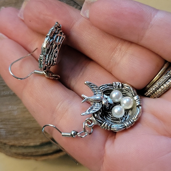 Sparrow and Nest Dangle Earrings, faux pearl eggs - Picture 5 of 6